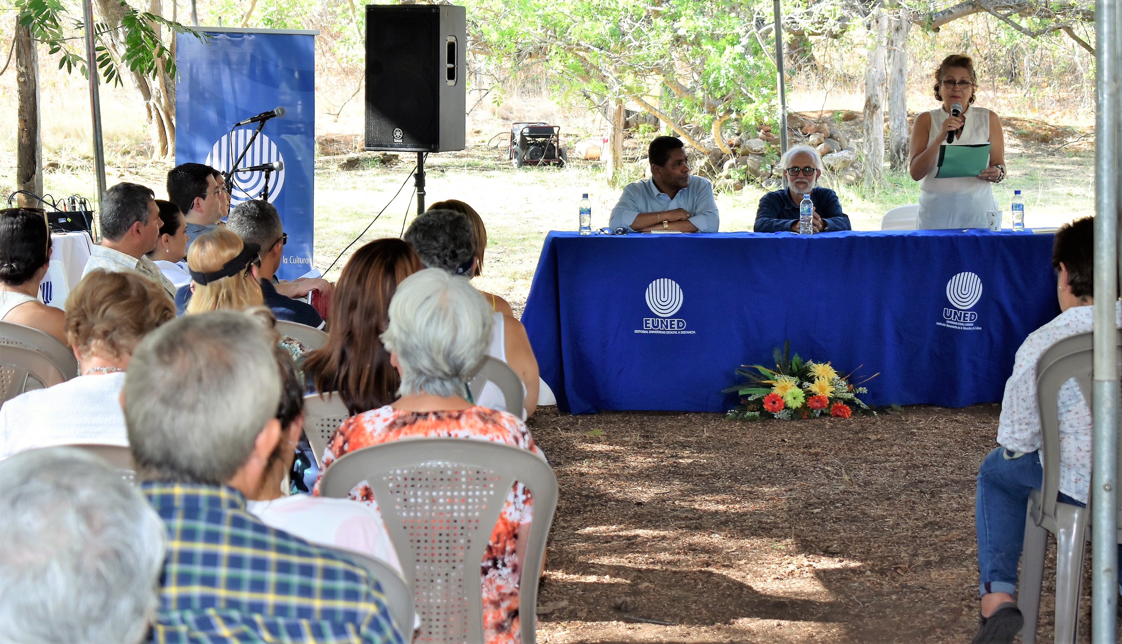 Presentación de "Abrazos de Matapalo" en Cañas, Guanacaste